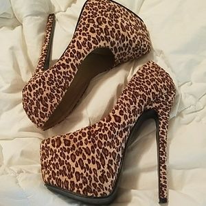Leopard Print Pumps